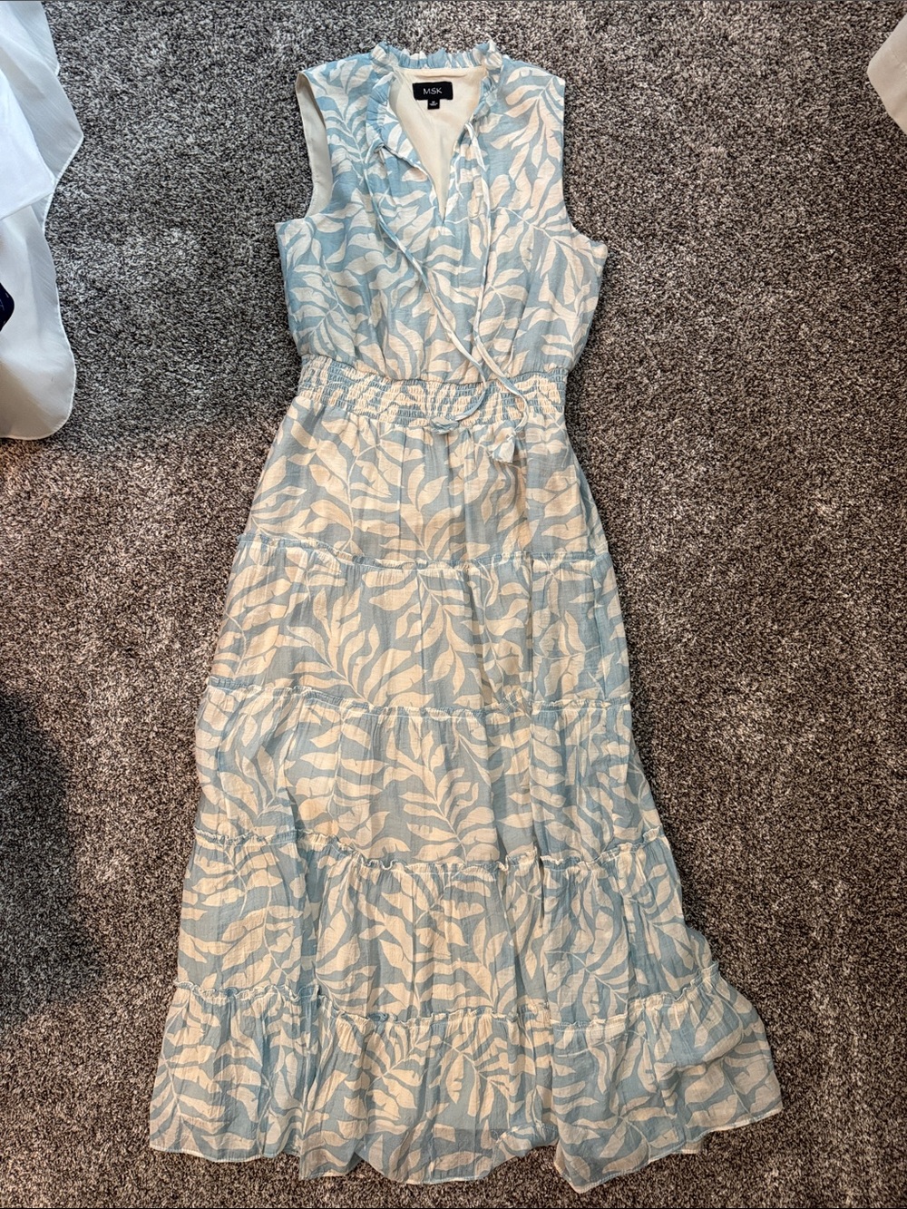 MSK Light Blue and White Leaf-Print Sleeveless Maxi Dress